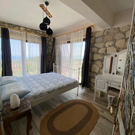 Nur Karen Tas Bed & Breakfast Dikili
